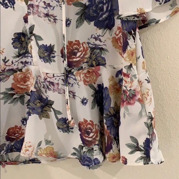 Kimchi Blue Floral blouse - Picture 4 of 5
